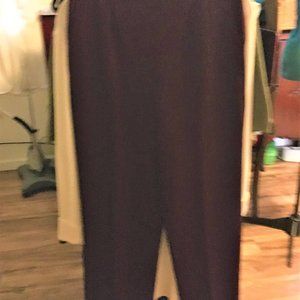 St. John size 4 Santana Knit burgundy Pants EUC